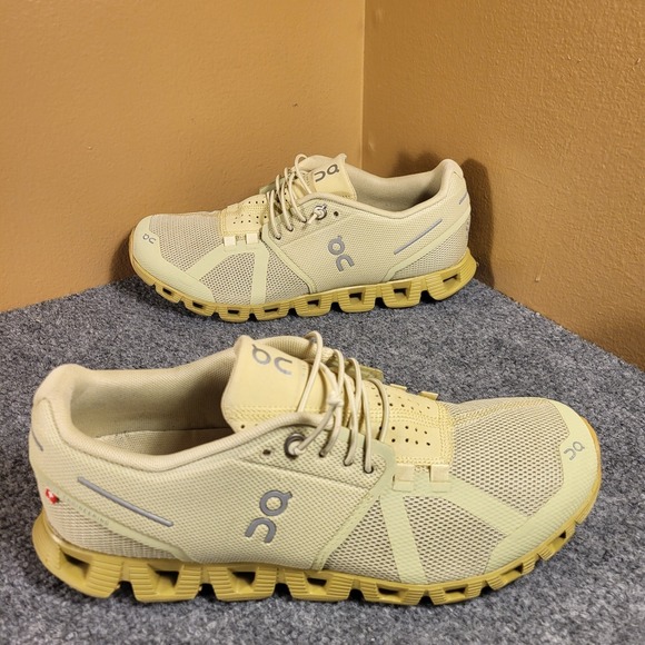 Oncept Shoes - On Cloud 6 Women's Waterproof Nectar | Castor Zero-Gravity Foam Shoes Size 9